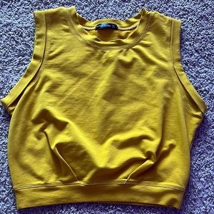 Cropped tank. Thick material. Thick band at the bottom. Worn once.